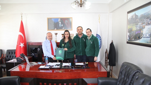 Yeşilay Bitlis Şubesi İl Milli Eğitim Müdürümüz Sayın Mehmet Emin KORKMAZ´ı makamında ziyaret etti.