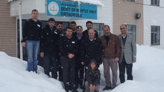 İl Milli Eğitim Müdürümüz Sayın Mehmet Emin KORMAZ´ın katılımı ile mobilya  ve elektrik usta adaylarına uygulama sınavları 07/02/2016 tarihinde Güroymak ilçemiz Aşağıkolbaşı  Şehit Er Mahfuz Urut ilkokulunda gerçekleştirildi 