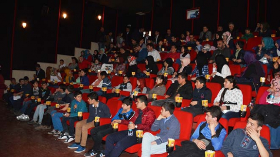 Köy okulu öğrencilerini sinemayla buluşturan proje!