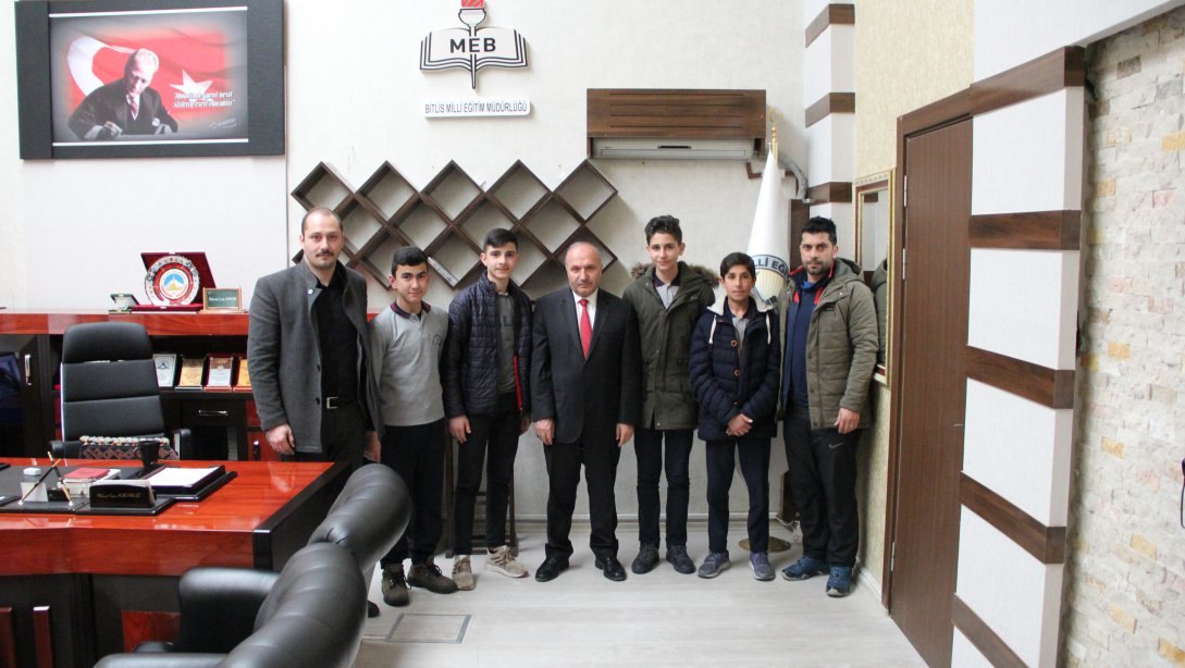 Futsal Bölge 1.´si 100. Yıl Atatürk Ortaokulu Öğrencileri İl Milli Eğitim Müdürümüz Sayın Mehmet Emin Korkmaz´ı Ziyaret Etti