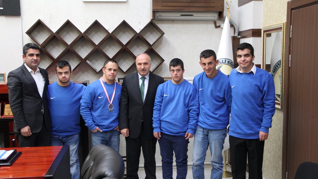 Ahmet Eren Eğitim Uygulama Öğrencimiz Sinan Piral Down Genç Erkekler 100 Metre Yarışında Türkiye İkincisi Oldu 