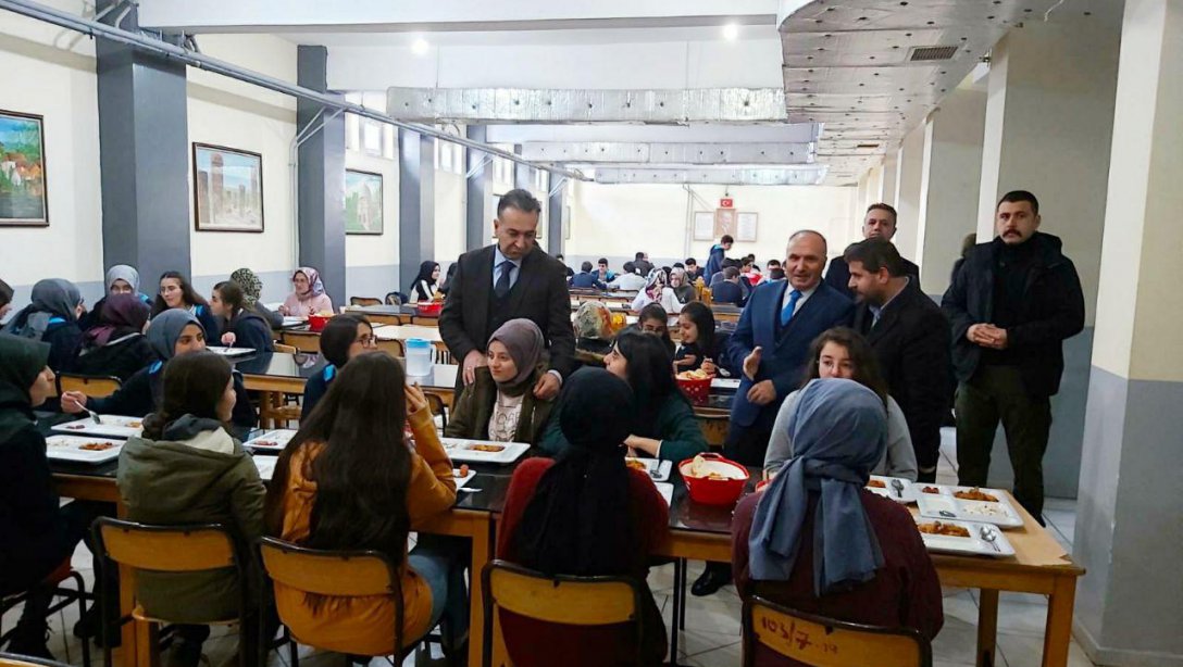 Vali Sayın Oktay Çağatay İle Birlikte Nurullah Eren Anadolu Lisesi Ziyareti