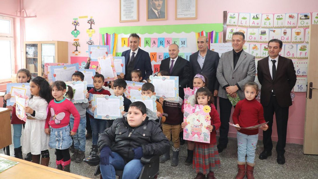 Vali Sayın Oktay Çağatay ile Birlikte Muştakbaba İlkokulunda Karne Dağıtım Töreni Yapıldı