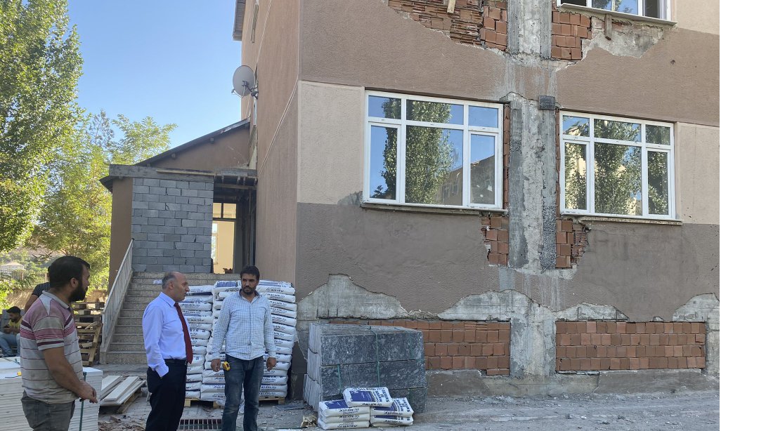 İl Müdürümüz Sayın Mehmet Emin KORKMAZ , Bitlis Merkez Mesleki Teknik Anadolu Lisesinde devam eden güçlendirme ve onarım çalışmalarını yerinde inceledi. Yetkililerden bilgi aldı. 