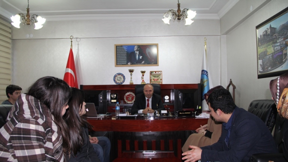 Mutki Kaymakamlığı ve Ankara Yıldırım Beyazıd Üniversitesi Engelsiz YBU Öğrenci Kulübü Müdürümüzü Makamında ziyaret etti.