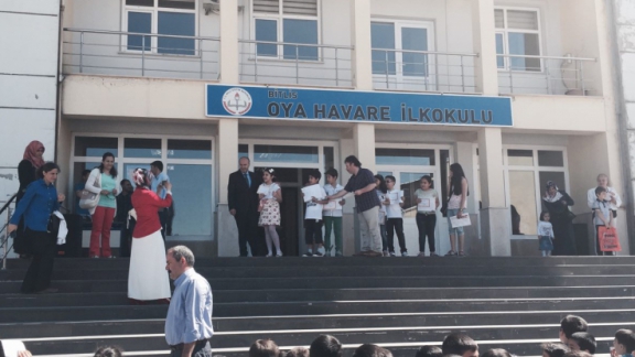 İl Milli Eğitim Müdürümüz Sayın Mehmet Emin KORKMAZ 2014-2015 Eğitim-Öğretim Yılı yaz tatiline giren öğrencilerin karne heyecanını paylaştı.