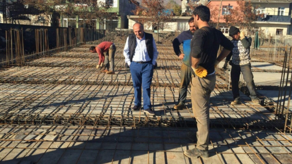 İl Milli Eğitim Müdürümüz Sayın Mehmet Emin KORKMAZ Güroymak İlçesi Gölbaşındaki yapımı devam eden inşaatları inceledi.