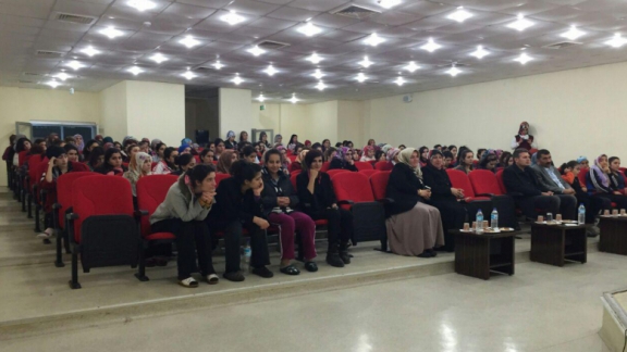 İl Milli Eğitim Müdürümüz Sayın Mehmet Emin KORKMAZ Kredi Yurtlar Kurumuna bağlı  Kız Yurdunda Bitlis Eren Üniversitesi Öğrencilerine okuma ve hoşgörü konularında söyleşi yaptı.