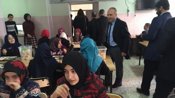 İl Milli Eğitim Müdürümüz Sayın Mehmet Emin KORKMAZ Merkez Hatuniye Kız Anadolu İmam Hatip Lisesini ziyaret etti.