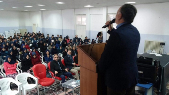 Türkiye Beyaz Ay Derneği  Başkanı Lokman AYVA Bey öğrencilerimize Değişim ve Gelişim Konusunda seminer verdi.