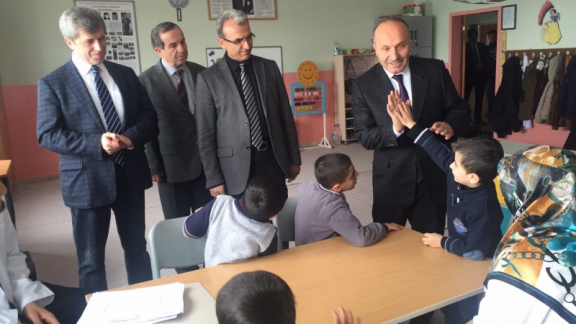  Sayın Valimiz Ahmet ÇINAR Ahmet Eren Eğitim Uygulama Okulunu ziyaret etti.