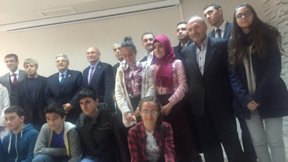 Bitlis Öğretmenevinde öğrencilerimiz için yapılan törene Sayın Valimiz Ahmet ÇINAR ve Bitlis Milletvekili Sayın Vedat DEMİRÖZ katıldı.