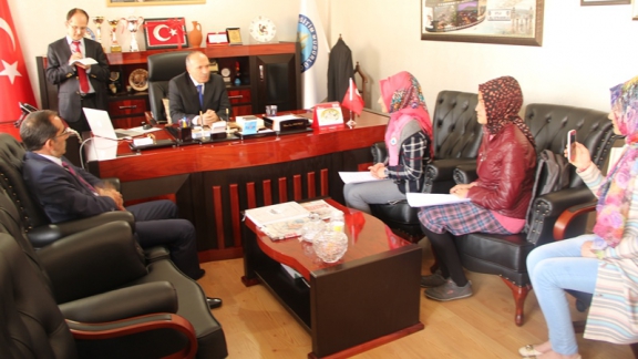 Zübeyde Hanım Kız Mesleki Teknik Anadolu Lisesi öğrencileri Sayın İl Milli Eğitim Müdürümüz Mehmet Emin KORKMAZ´ı makamında ziyaret etti.