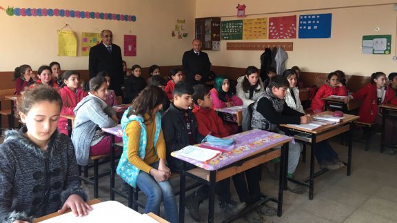 İl Müdürümüz Sayın M. Emin KORKMAZ Güroymak İlçemize Bağlı Değirmen Köyü İlk-Ortaokulunu Ziyaret Etti.