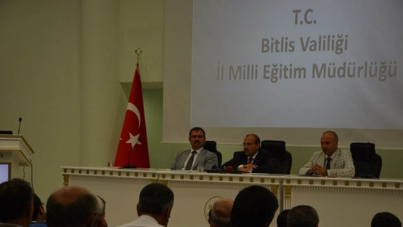 Bitlis Valiliği Toplantı Salonun´da  2018-2019 eğitim öğretim yılı öncesinde güvenlik toplantısı gerçekleştirildi.