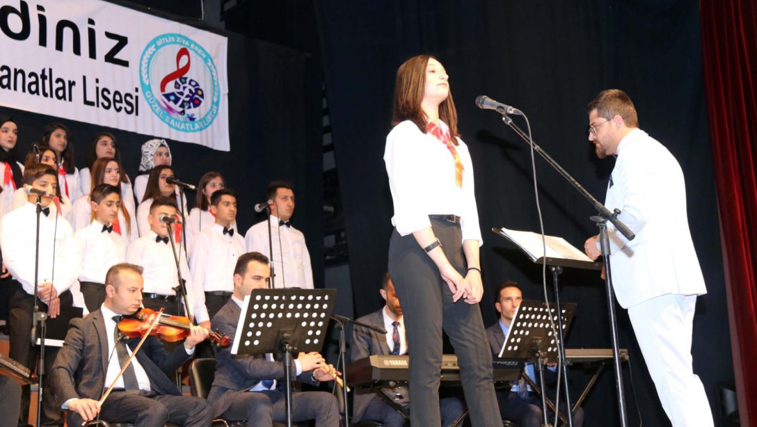 Bitlis Ziya Eren Güzel Sanatlar Lisesinin  Düzenlediği Türk Sanat Müziği Konseri ve Resim Sergisi Açılışı Yapıldı