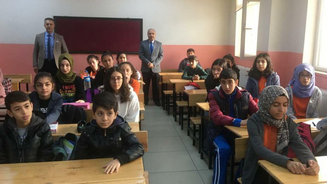 İl Milli Eğitim Müdürümüz  Mehmet Emin Korkmaz Merkez Selahaddin Eyyübi Ortaokulunu Ziyaret Etti