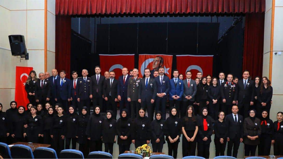 10 Kasım Atatürk'ü Anma ve 13 Kasım Atatürk'ün Bitlis'e Teşriflerini Anma Programı Düzenlendi