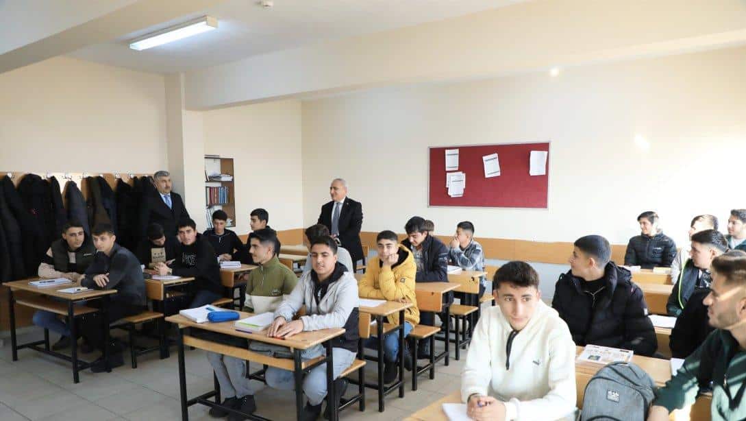 Güroymak Selahaddin Eyyubi Anadolu İmam Hatip Lisesi'nde İl Müdürü Bilal GÜR'ün Ziyareti