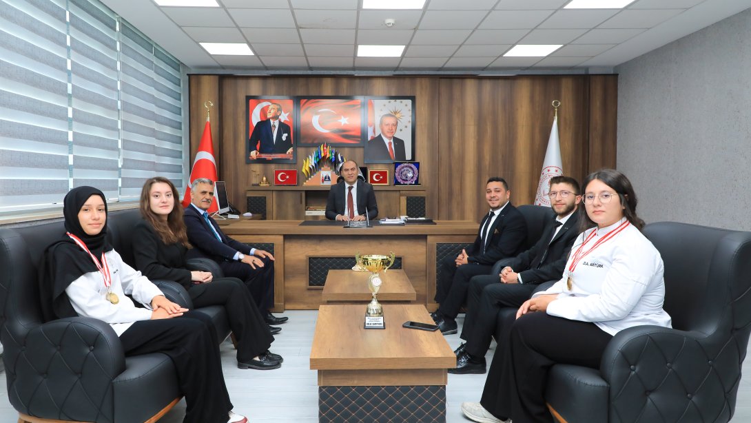 MEB 2. Uluslararası Gastronomi ve Aşçılık Yarışmasında Bitlis'e Altın ve Gümüş Madalya Gururu