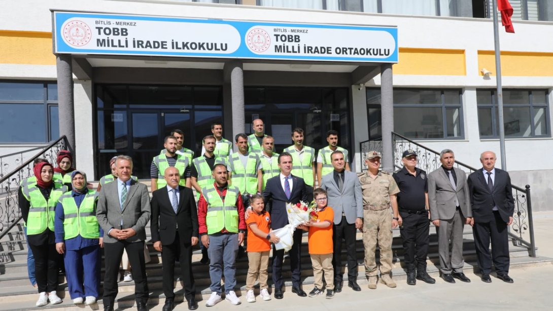 Valimiz Sayın Ahmet Karakaya, TOBB Millî İrade İlkokulu/Ortaokulunu Ziyaret Etti
