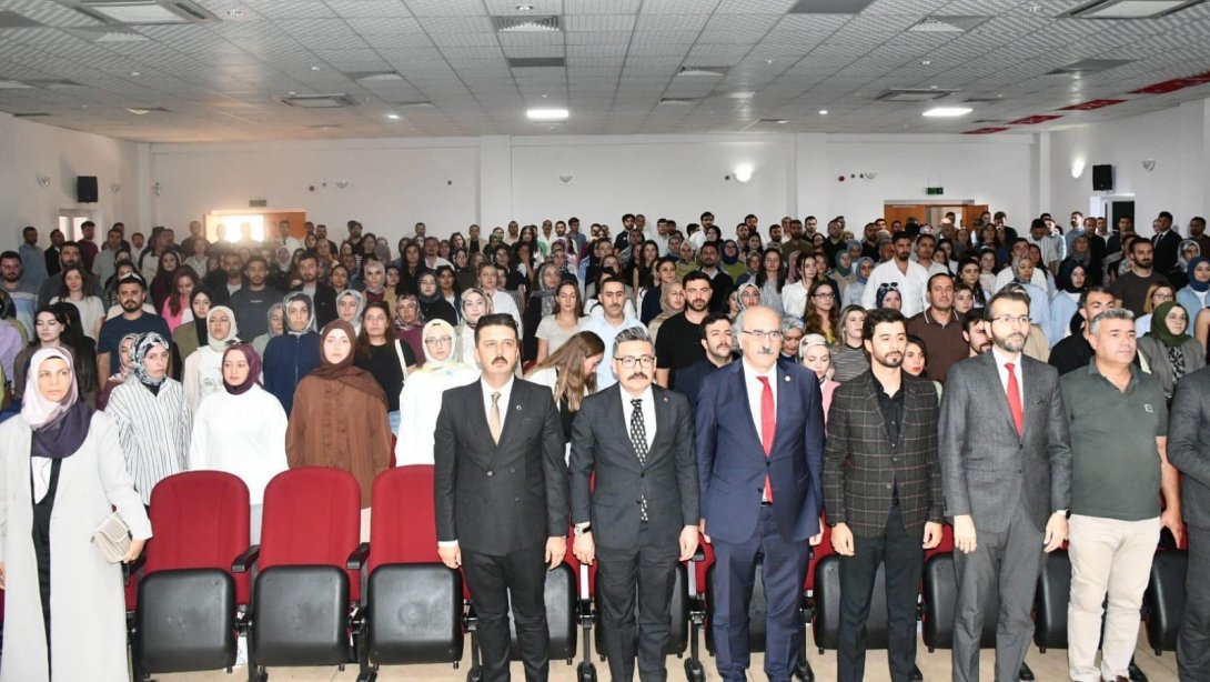 "Maarifin Kalbinde Öğretmen" Konferansı Adilcevaz'da Gerçekleştirildi