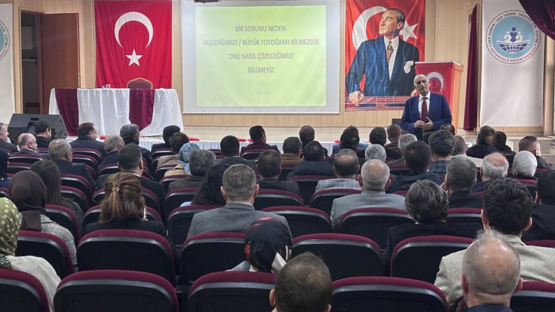Tatvan'da Dijital Çağda Aile ve Eğitim Üzerine Konferans Düzenlendi